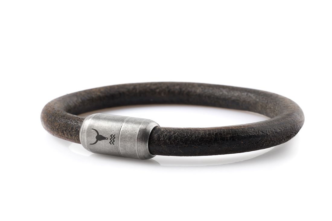 lederarmband-eight-sunburned